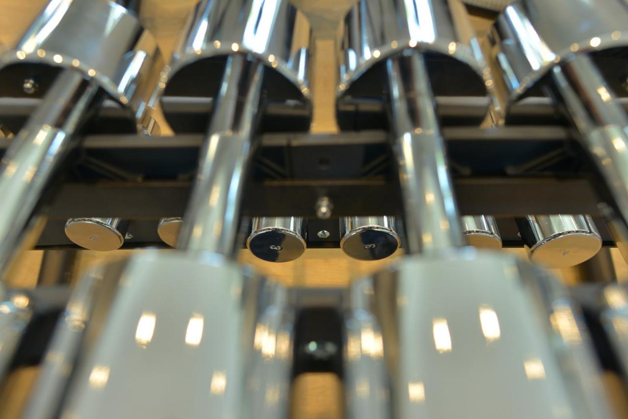 mk hotel tirana Rinas Buitenkant foto The pipes of a pipe organ
