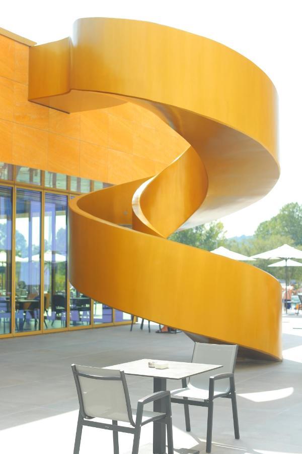 mk hotel tirana Rinas Buitenkant foto Spiral staircase
